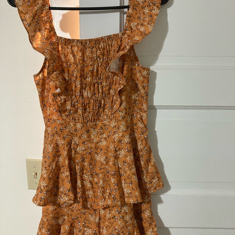 NWOTS Ladies Floral Romper - Picture 2 of 8